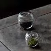 Маленькая стеклянная банка с крышкой — для кухня